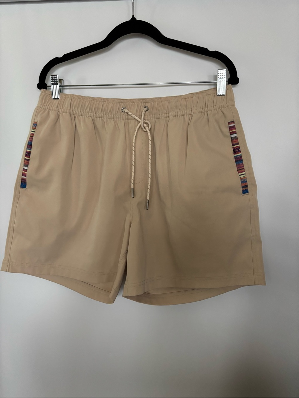 Wowie Shorts Men’s 5” Inseam Tan Size L